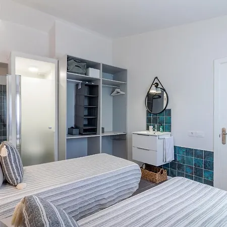 Luxury Apartment *