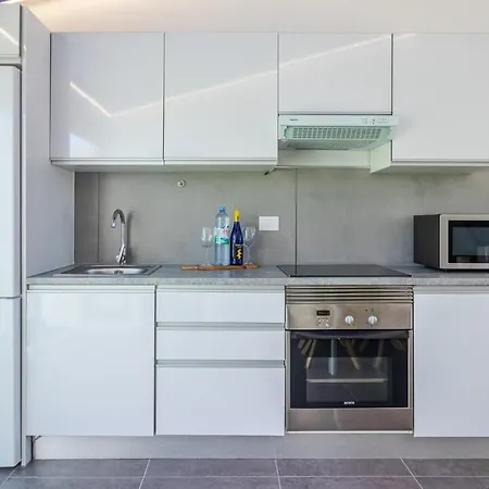Luxury Apartment *